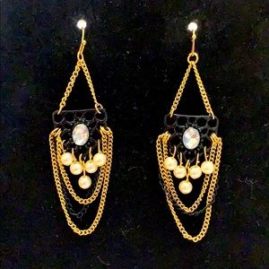 Gorgeous!! Chandelier rhinestone & pearl earrings.